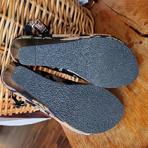 Very Volatile Canvas Floral Shoes - Picture 11 of 16